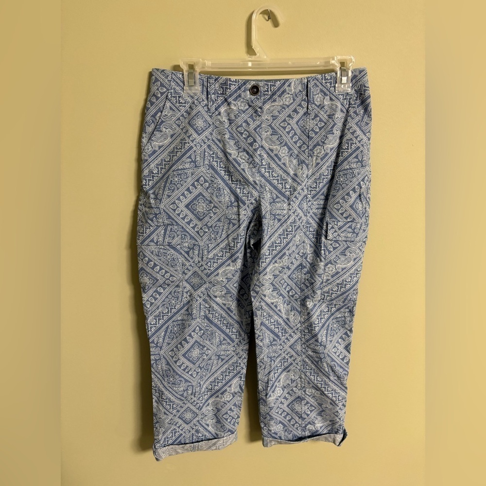 Chico’s Roll Tab Cargo Capri Pants Size 00 US 2 Stretch Coastal Blue Printed
